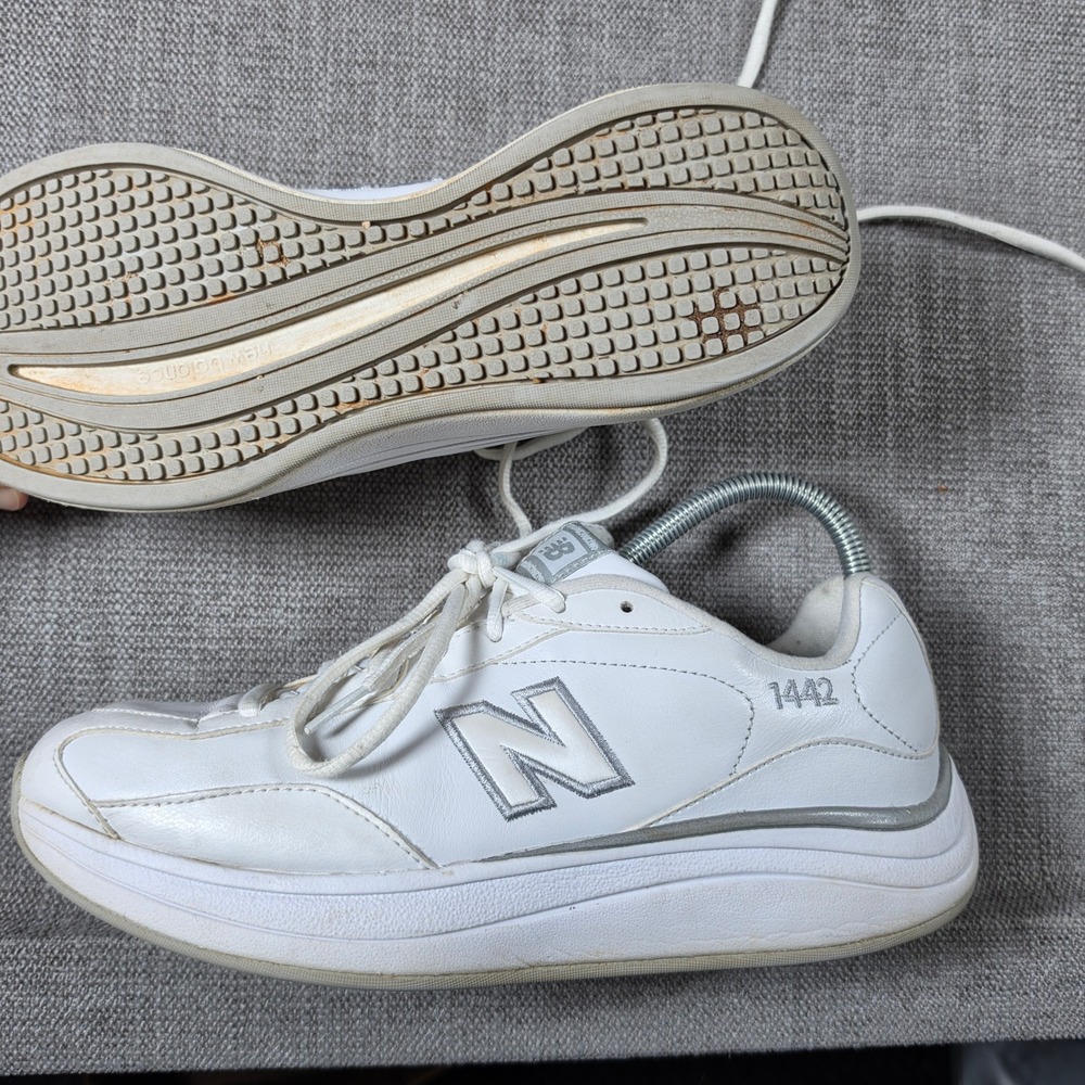 New Balance 1442 Walking Womens 9 White Leather WW1442WS Lace Up Sneakers